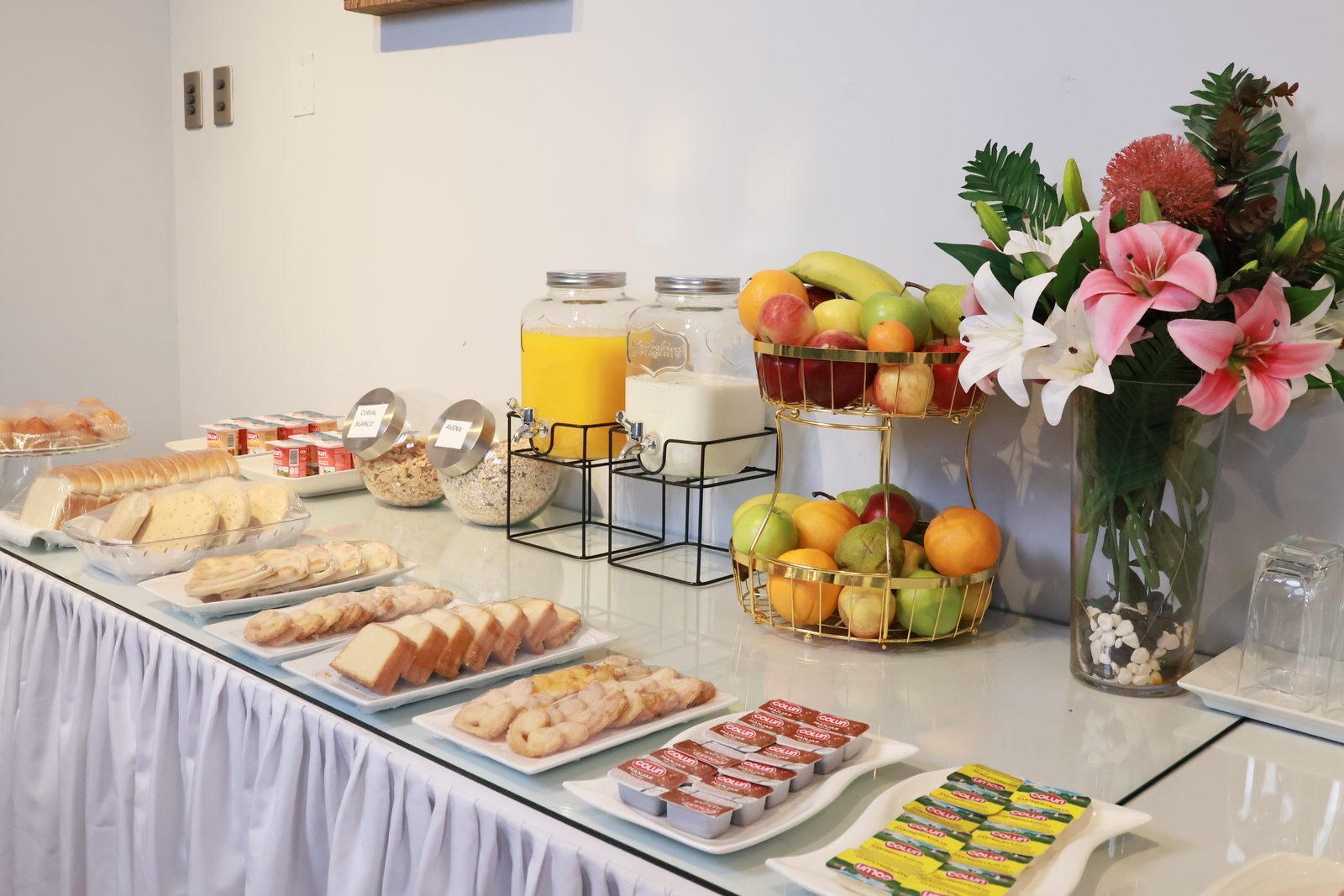Mesa de desayuno del Hotel Paola