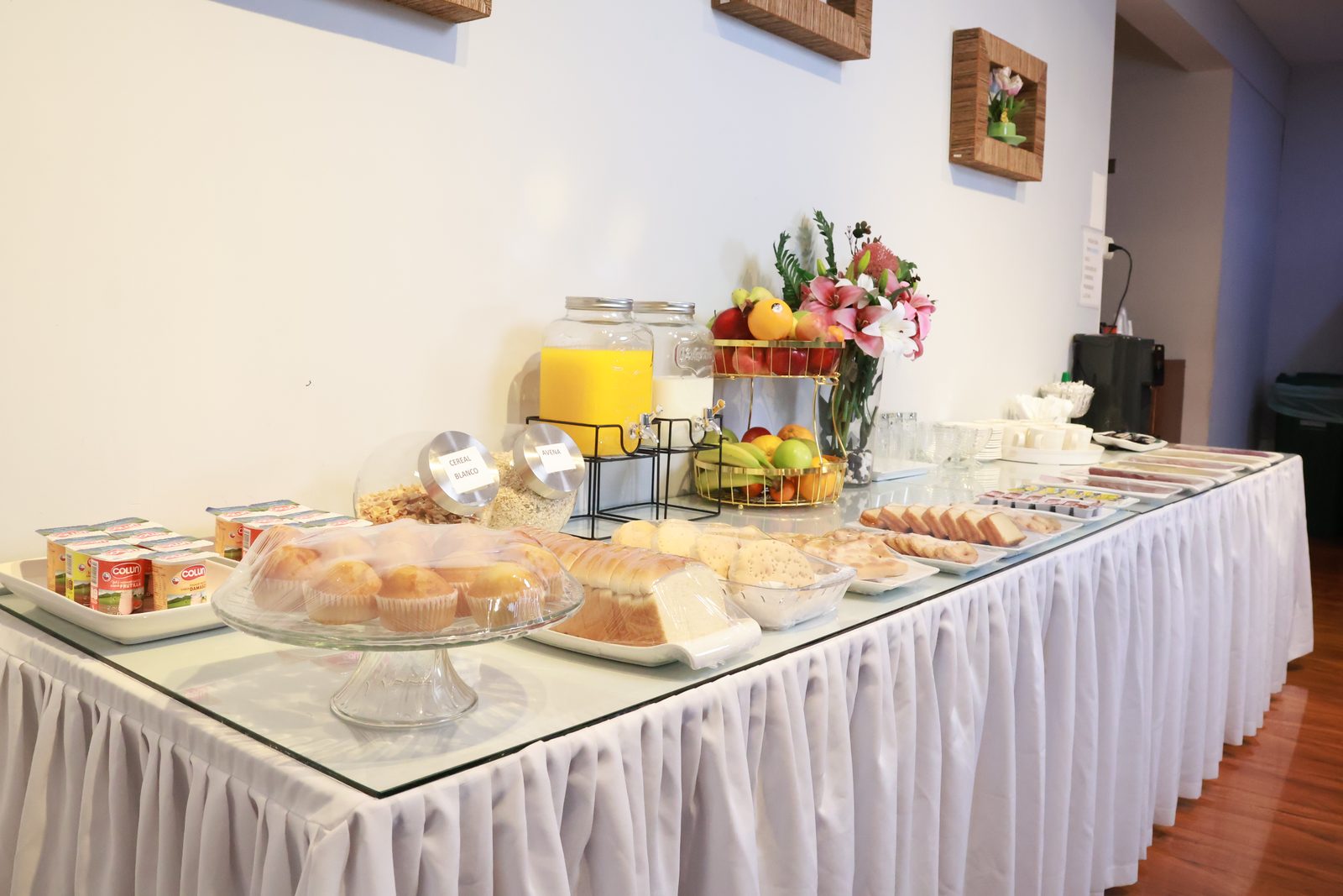 Variedad del buffet de desayuno